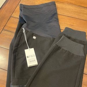 NWT- FIGS large maternity bottoms. Black. Never worn